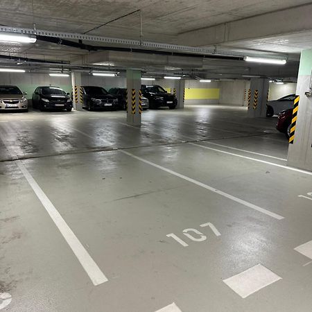 Ein Park Apartment With Free Parking Bratislava Exteriör bild