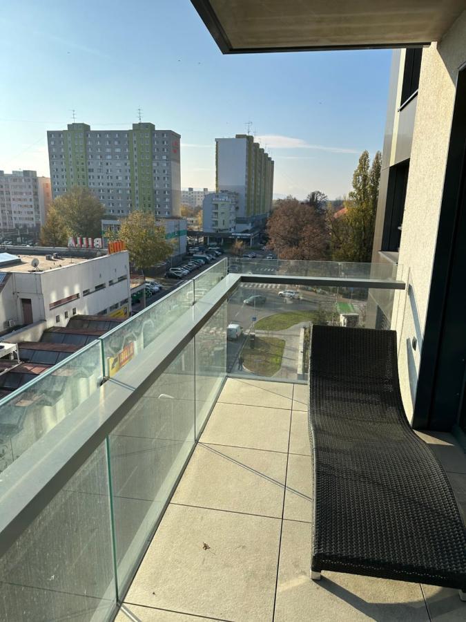 Ein Park Apartment With Free Parking Bratislava Exteriör bild