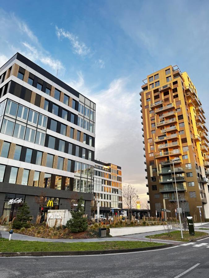 Ein Park Apartment With Free Parking Bratislava Exteriör bild