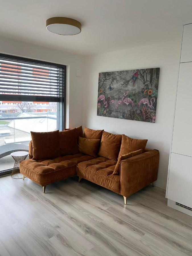 Ein Park Apartment With Free Parking Bratislava Exteriör bild