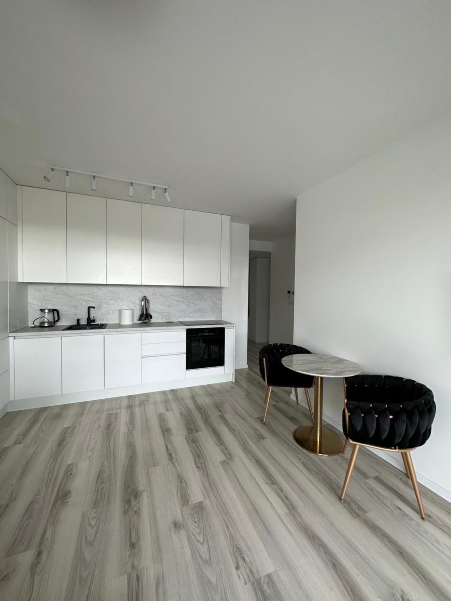 Ein Park Apartment With Free Parking Bratislava Exteriör bild