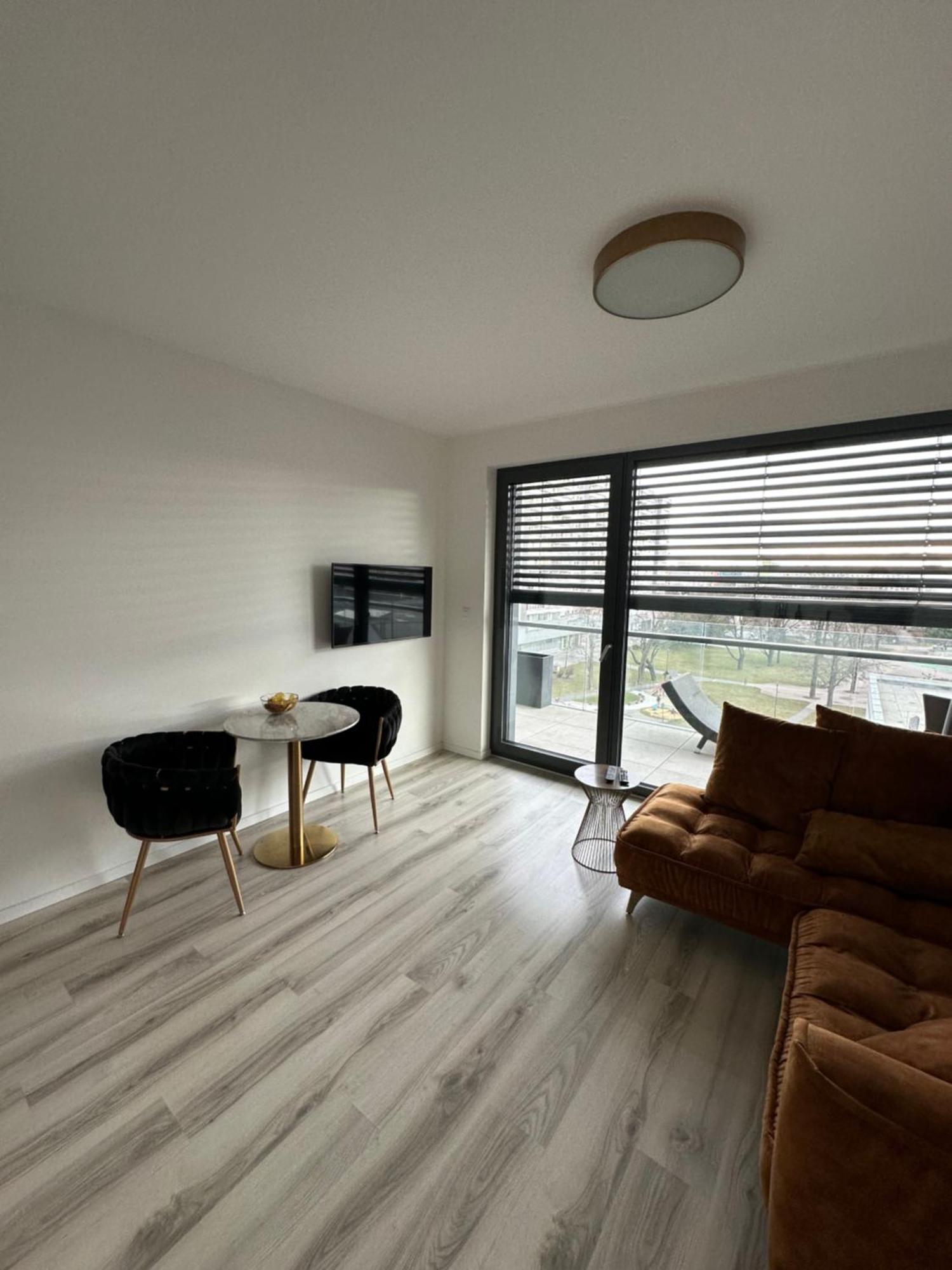 Ein Park Apartment With Free Parking Bratislava Exteriör bild